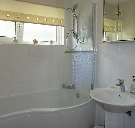 Meadowbank Cottage, Hillcroft Park, * Pooley Bridge